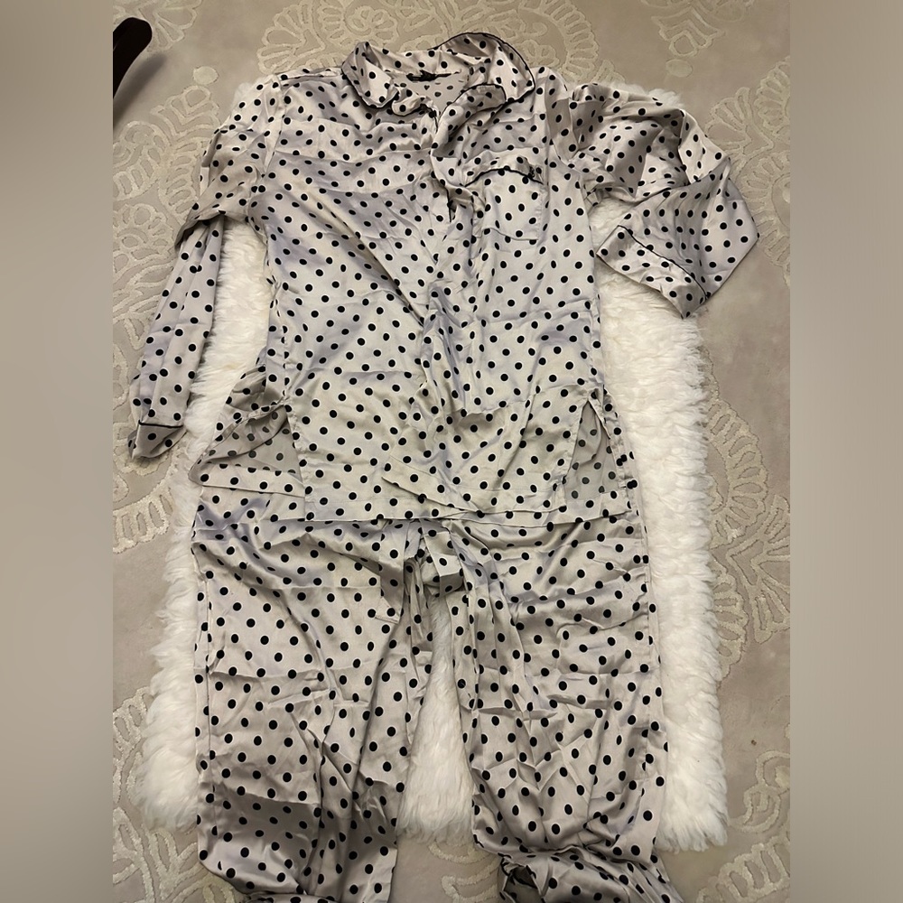 Victoria’s Secret pajama set. Medium.